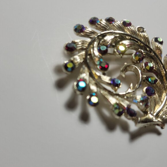 Rhodium Aurora Borealis Brooch great condition and is Antique unsigned - Picture 2 of 9